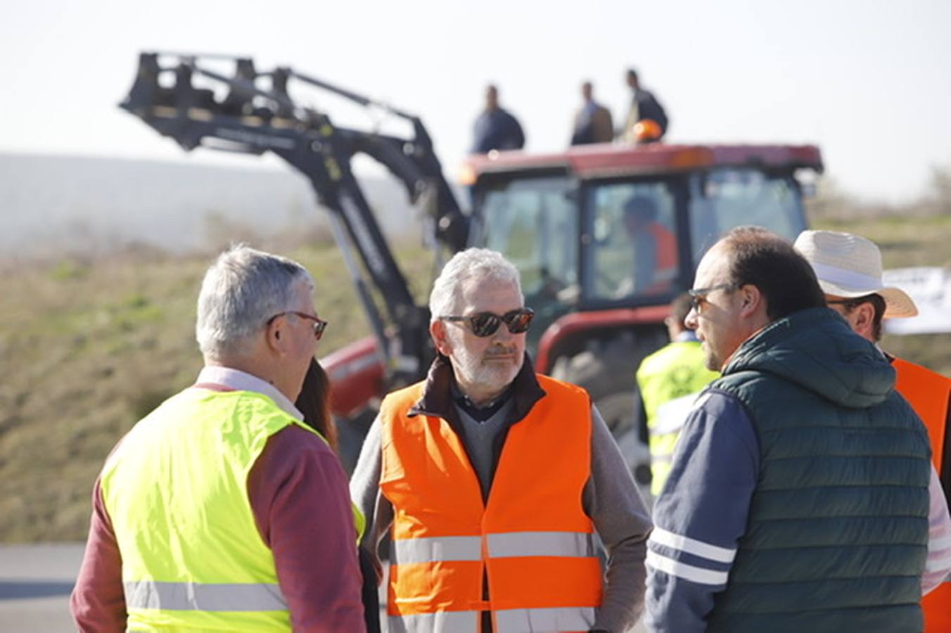 La marcha de agricultores y ganaderos en Lucena, en imágenes (I)