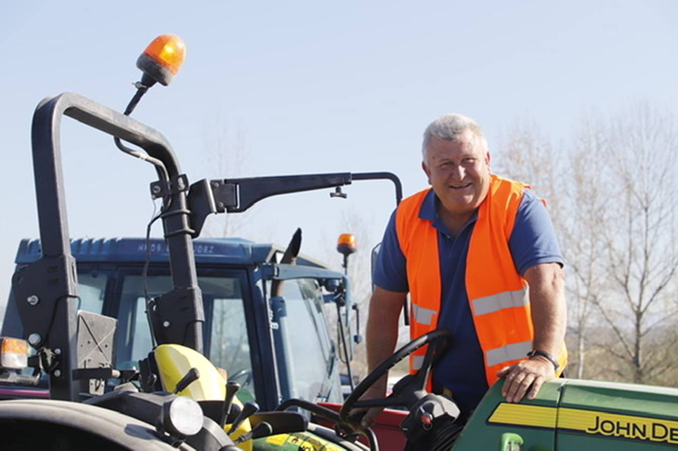 La marcha de agricultores y ganaderos en Lucena, en imágenes (I)