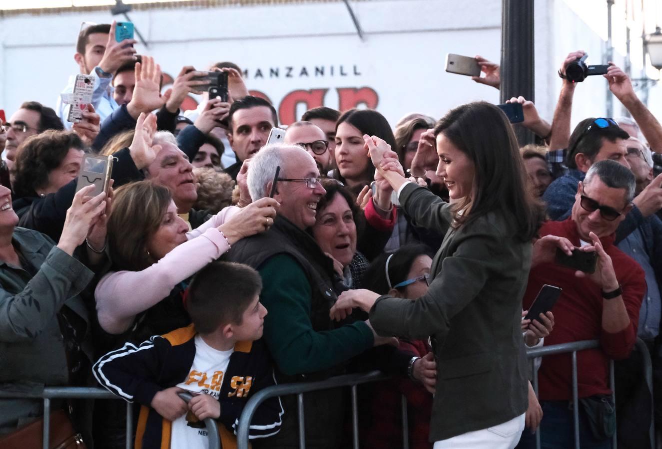 Los Reyes son aclamados en su visita a Sanlúcar de Barrameda