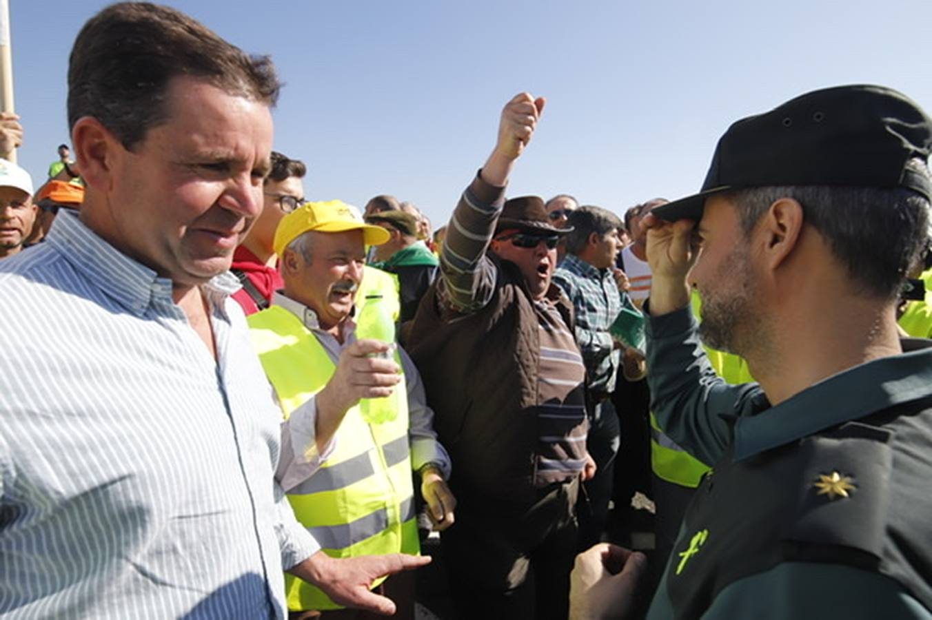 La marcha de agricultores y ganaderos en Lucena, en imágenes (II)