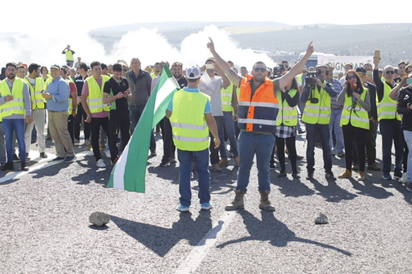 La marcha de agricultores y ganaderos en Lucena, en imágenes (II)