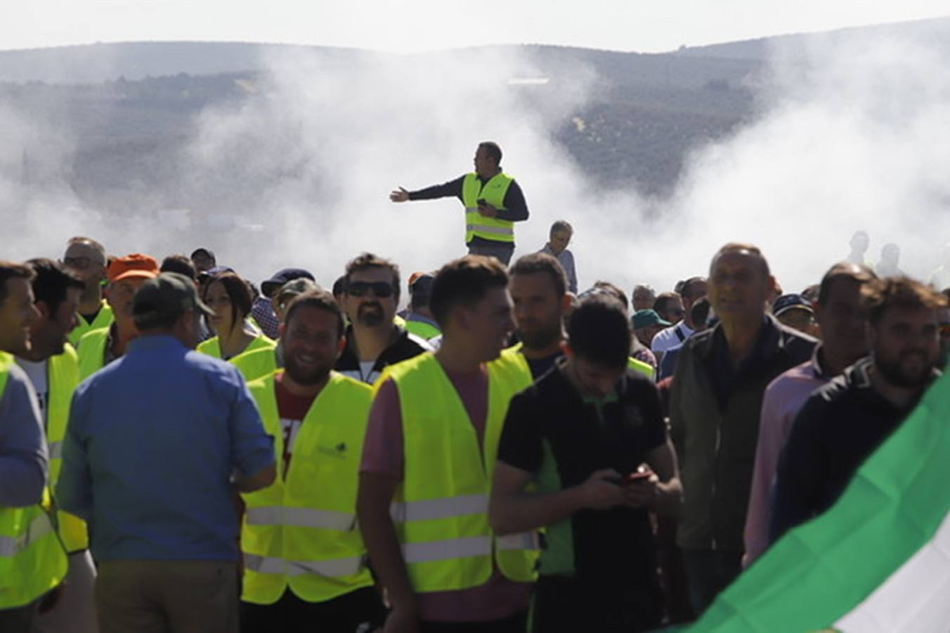 La marcha de agricultores y ganaderos en Lucena, en imágenes (II)