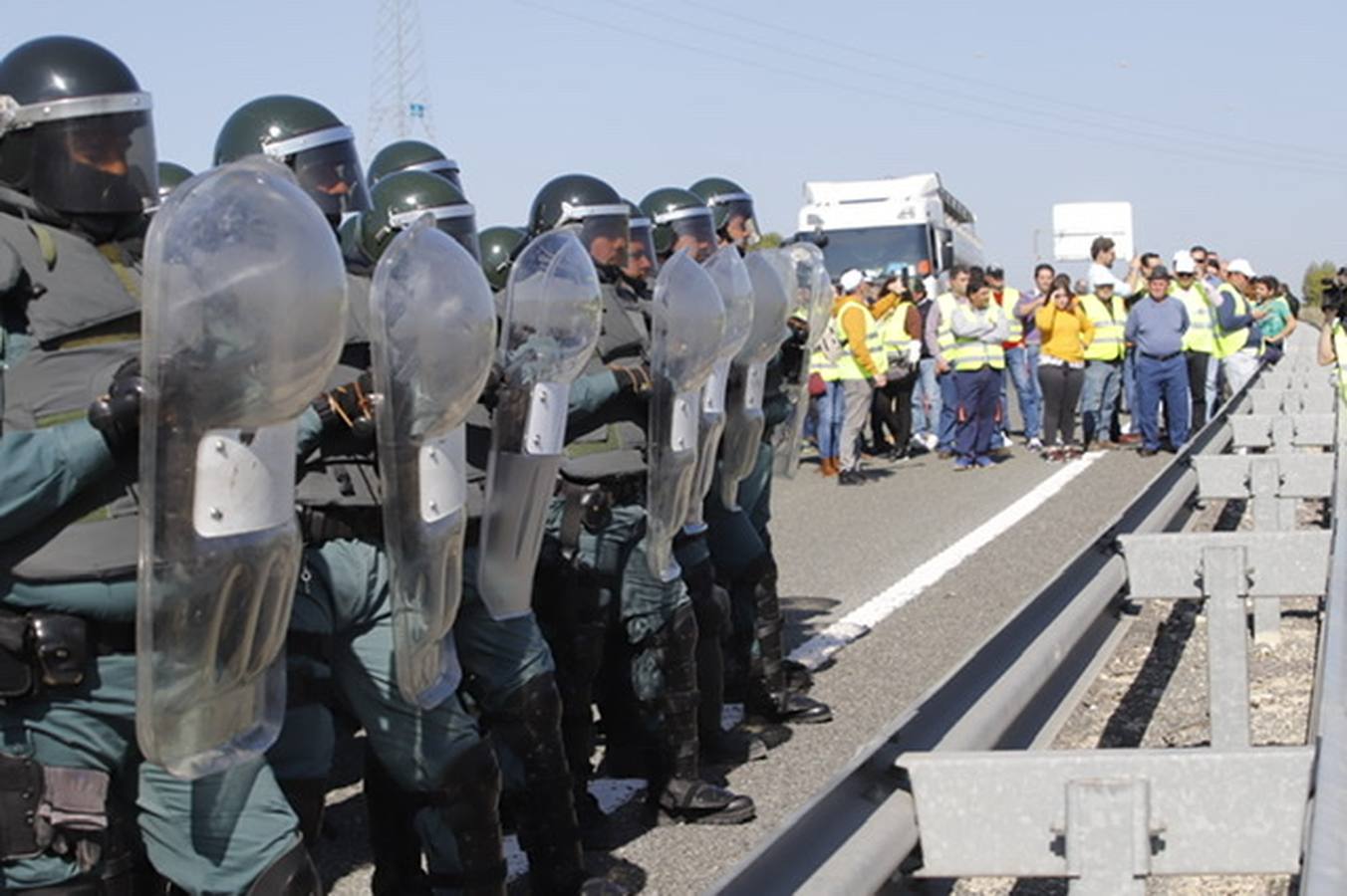 La marcha de agricultores y ganaderos en Lucena, en imágenes (II)