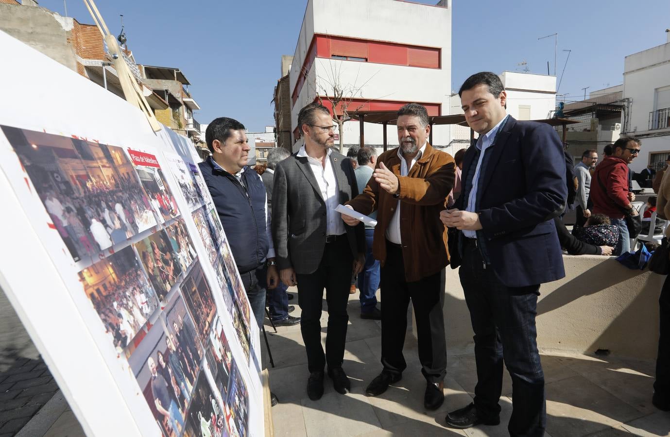 La inaguración de la nueva plaza de Valdeolleros, en imágenes