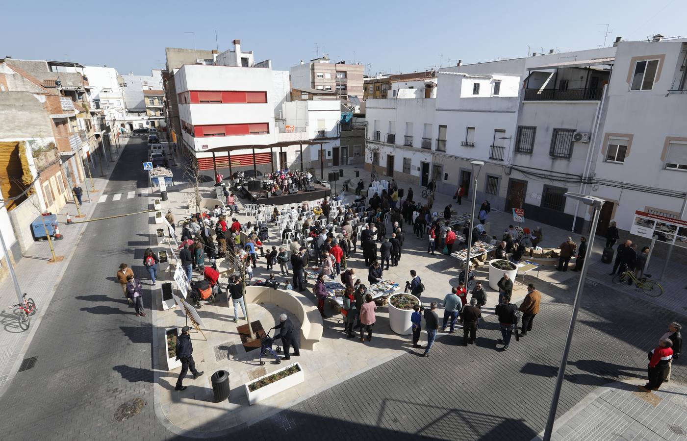 La inaguración de la nueva plaza de Valdeolleros, en imágenes