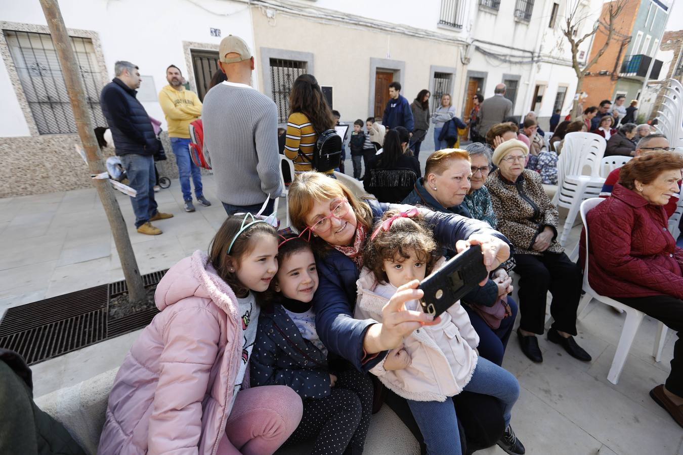 La inaguración de la nueva plaza de Valdeolleros, en imágenes