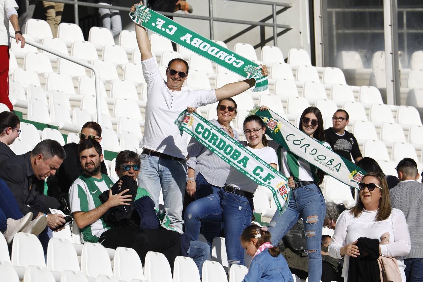 El ambiente en el Córdoba CF-Sevilla Atlético, en imágenes