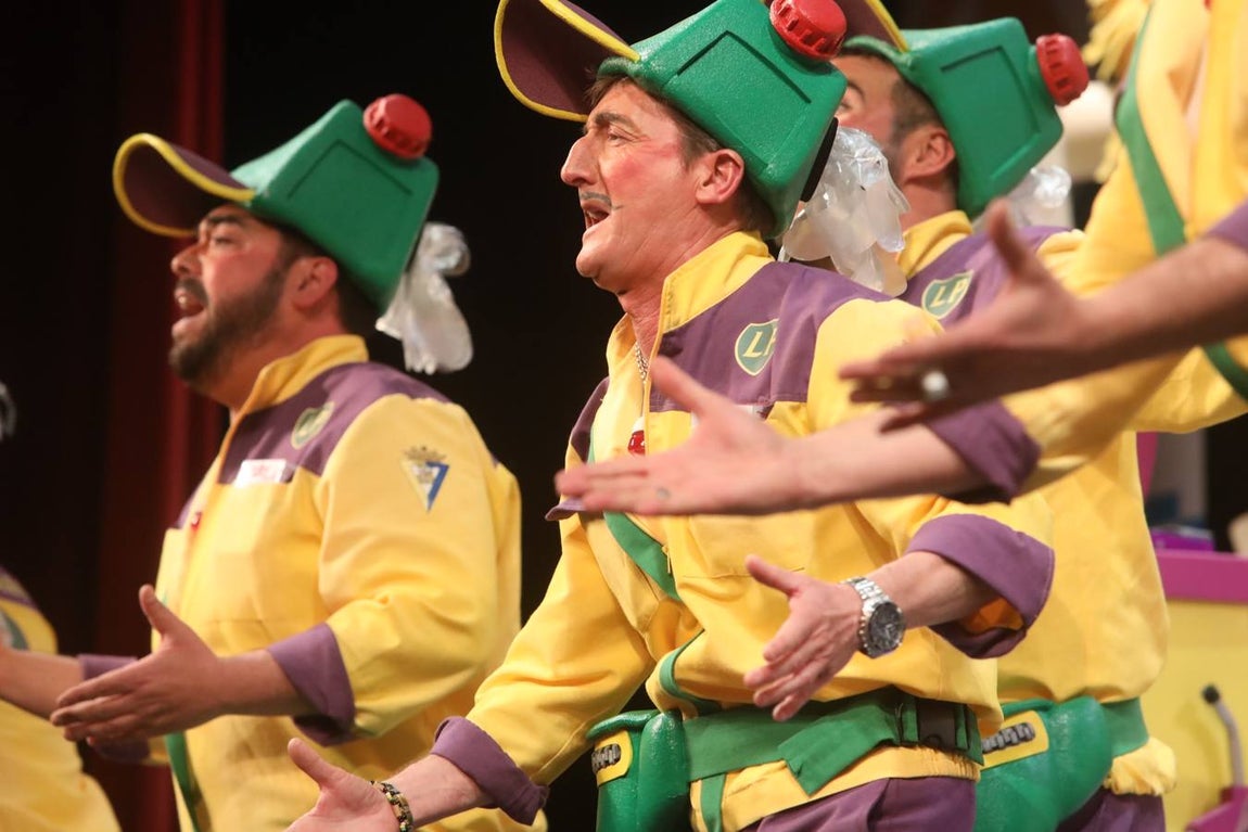 FOTOS: Chirigota Los Niños de la Petróleo en el COAC 2020