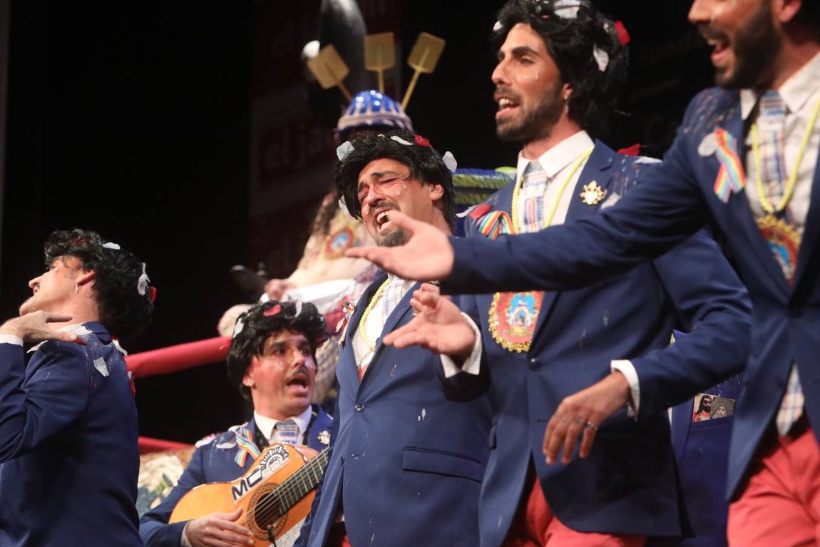 FOTOS: La chirigota Aquí estamos de paso el COAC 2020