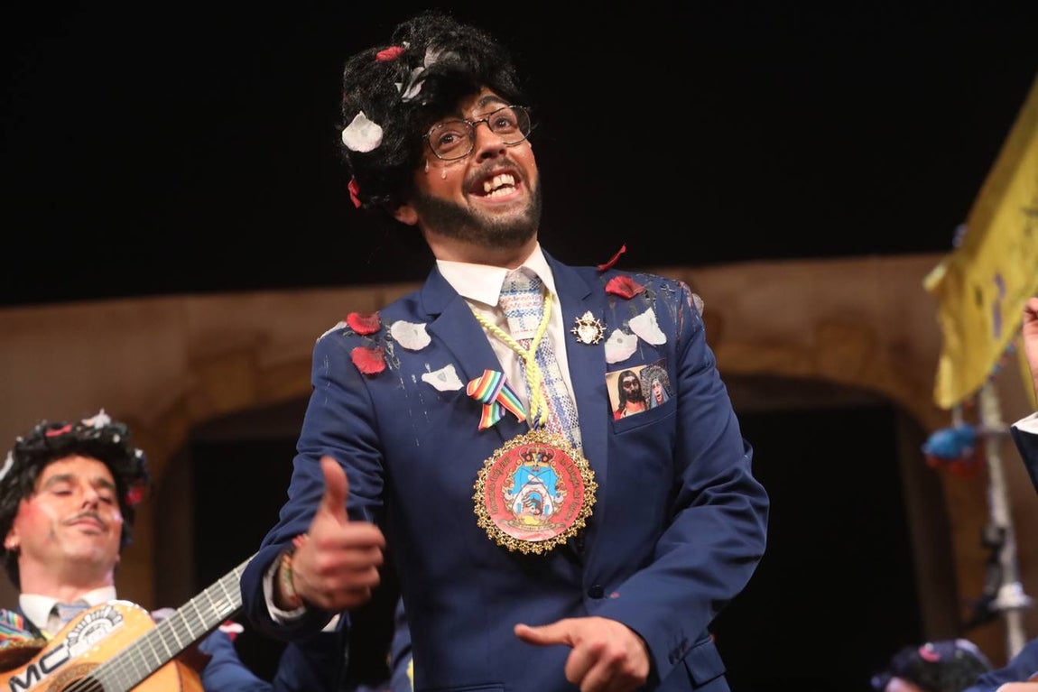 FOTOS: La chirigota Aquí estamos de paso el COAC 2020