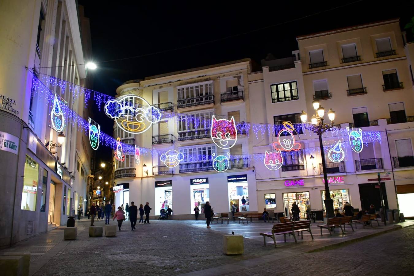 FOTOS: Cádiz estrena iluminación de Carnaval