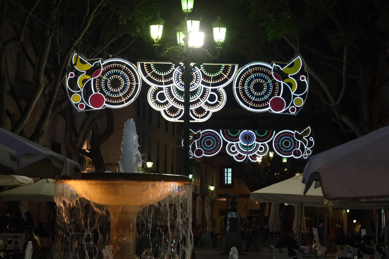 FOTOS: Cádiz estrena iluminación de Carnaval