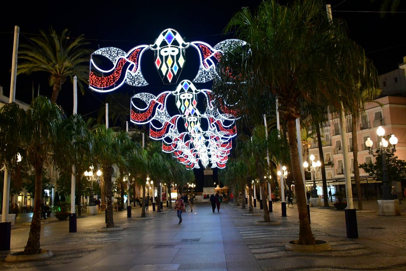 FOTOS: Cádiz estrena iluminación de Carnaval