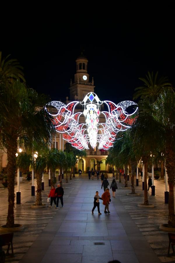 FOTOS: Cádiz estrena iluminación de Carnaval