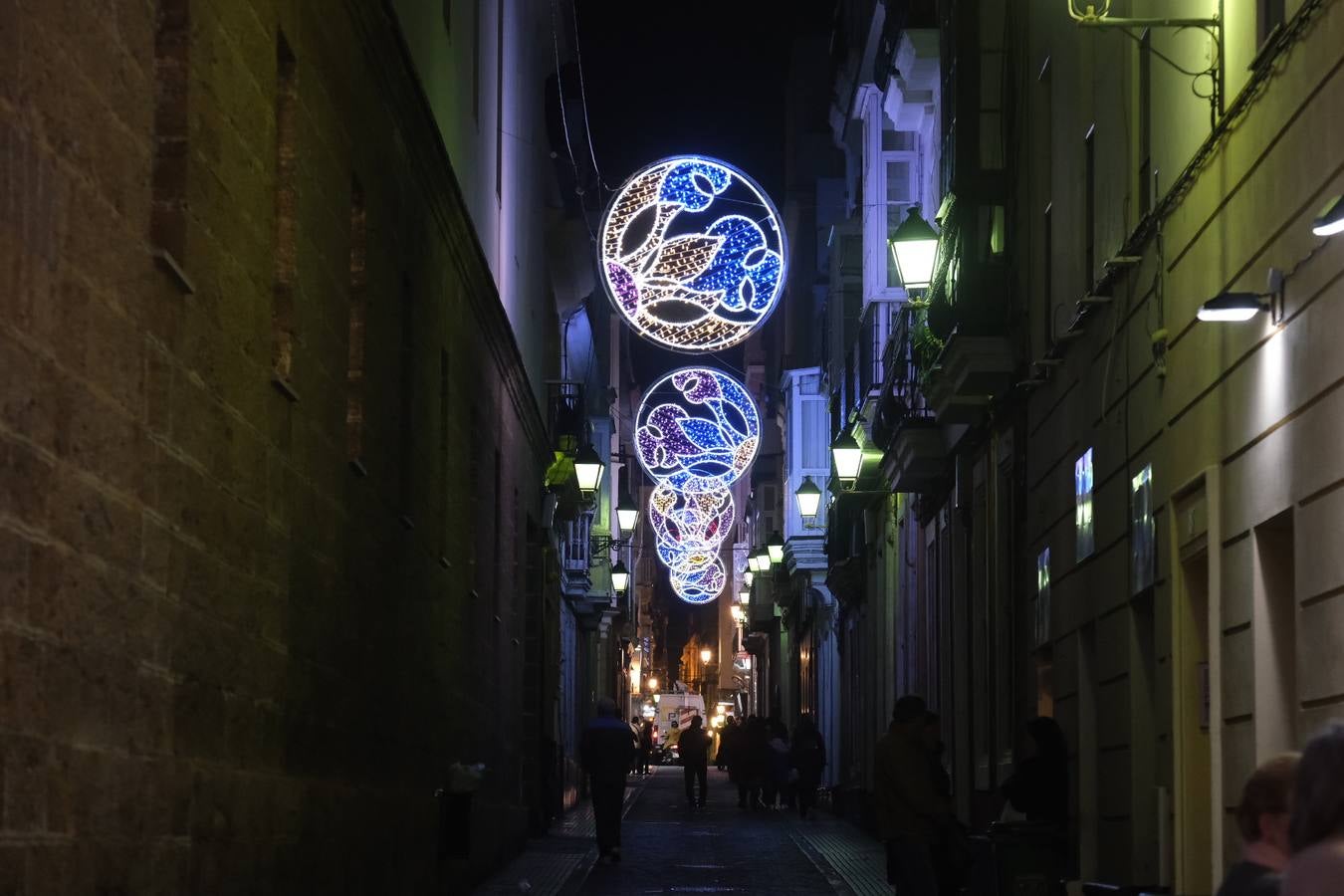 FOTOS: Cádiz estrena iluminación de Carnaval