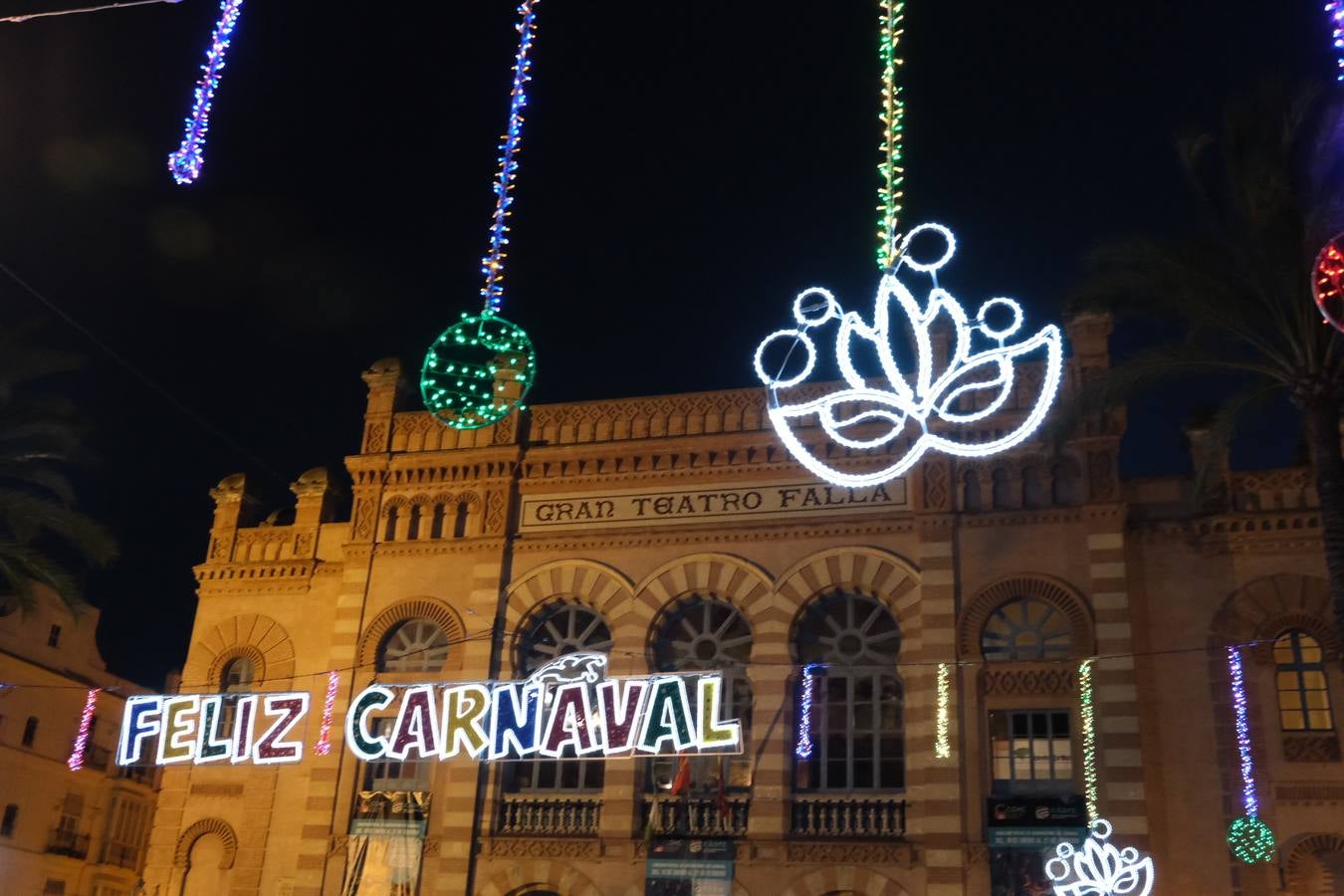 FOTOS: Cádiz estrena iluminación de Carnaval