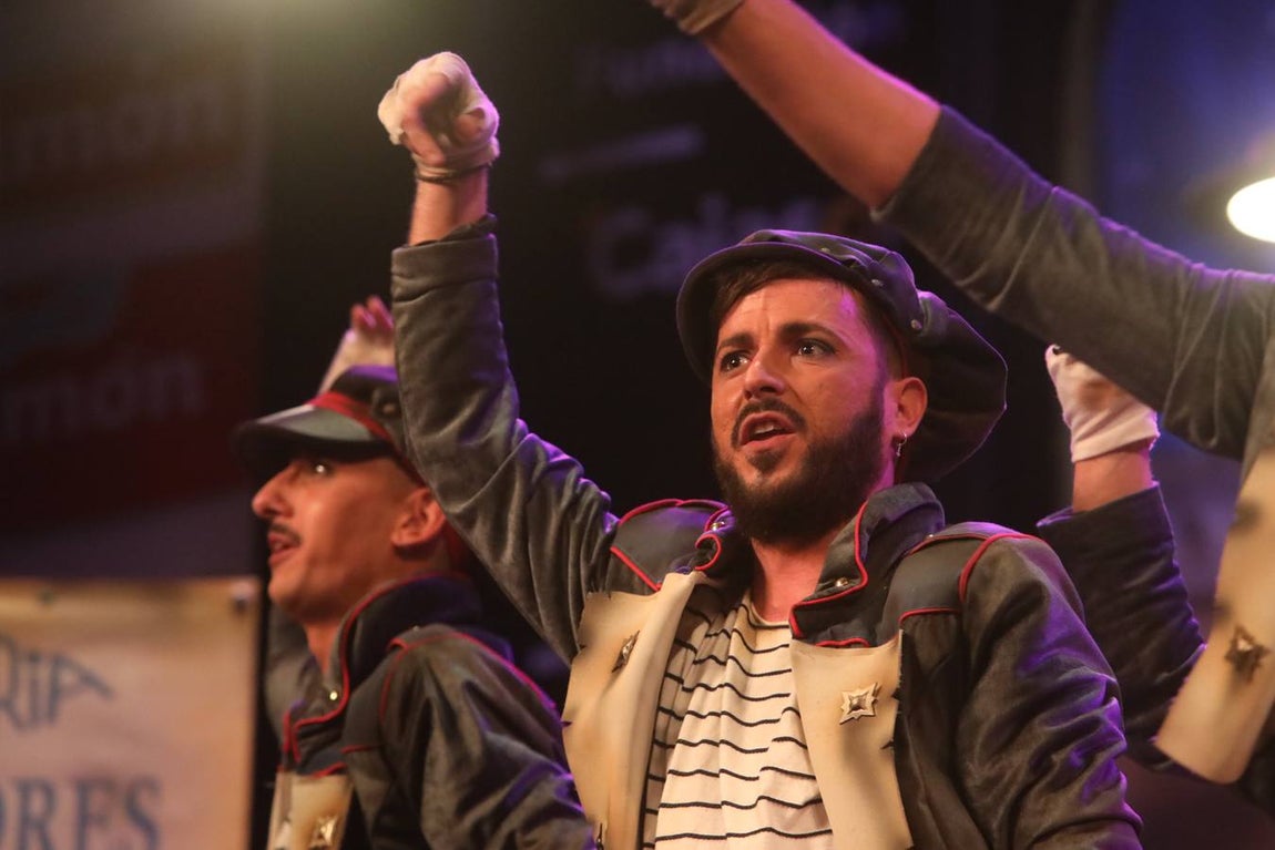 FOTOS: Comparsa Los Pacientes en el COAC 2020