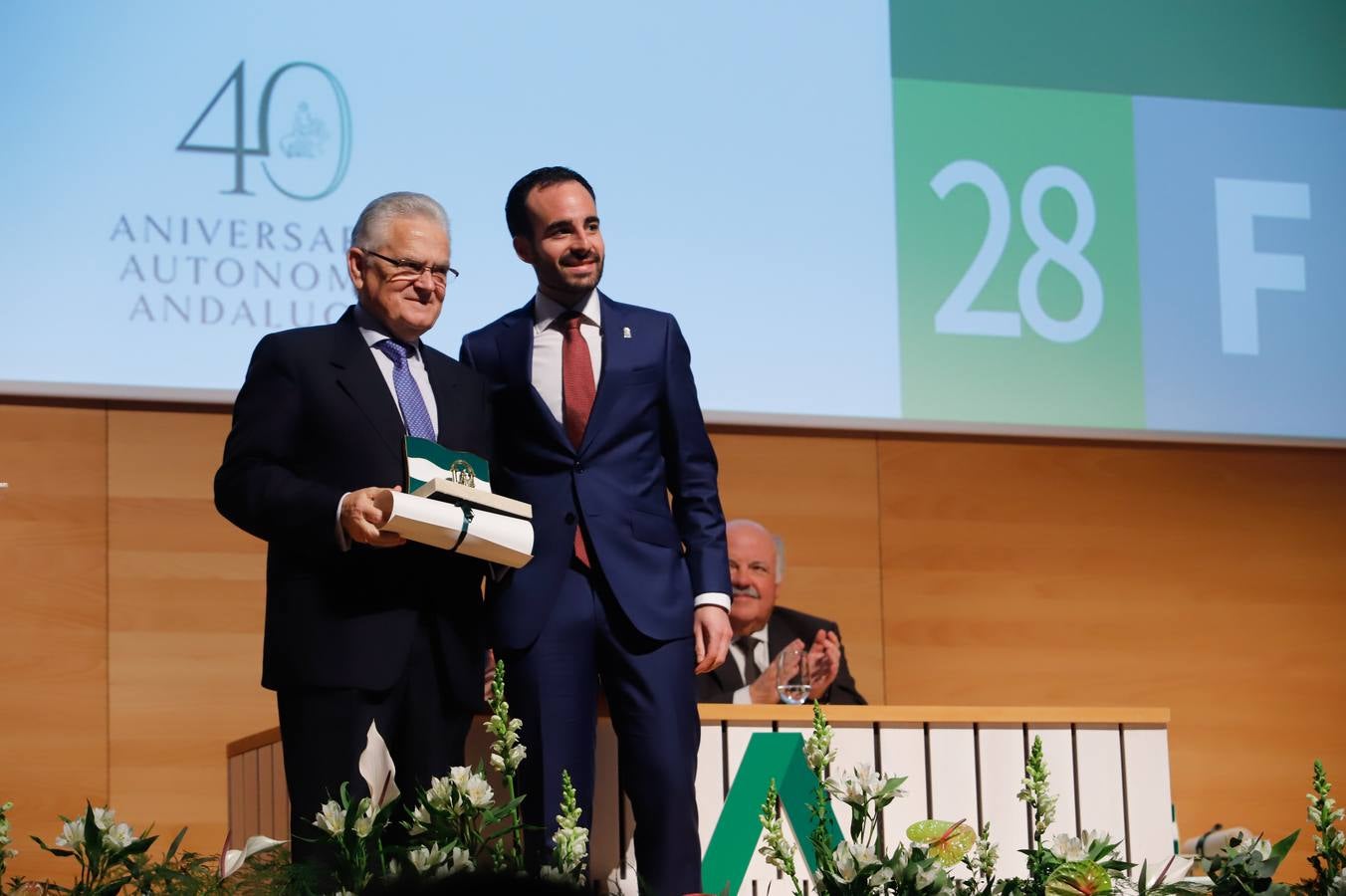 El acto de entrega de banderas de Andalucía en Córdoba, en imágenes