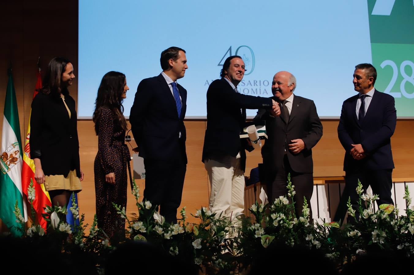 El acto de entrega de banderas de Andalucía en Córdoba, en imágenes