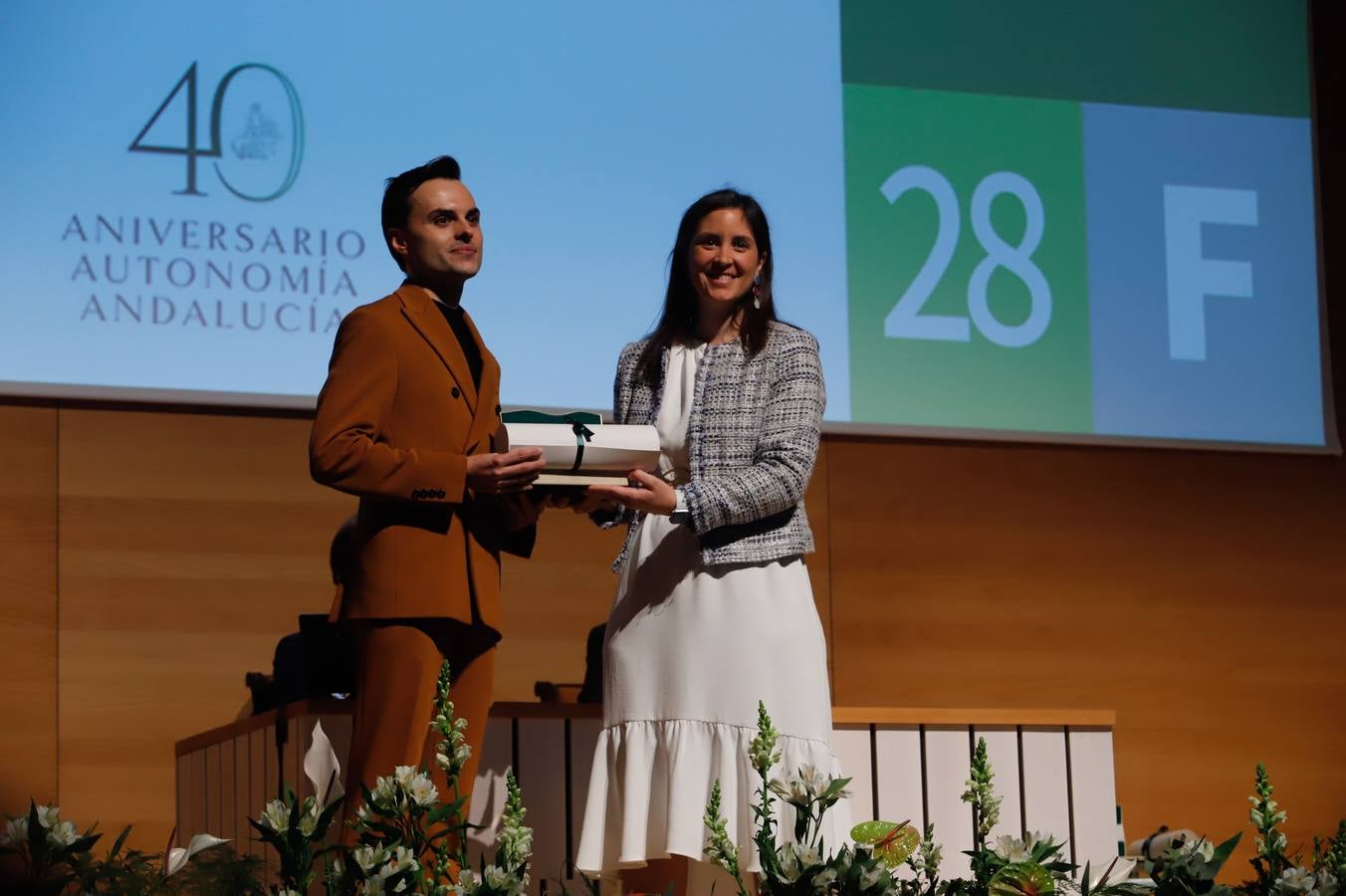 El acto de entrega de banderas de Andalucía en Córdoba, en imágenes