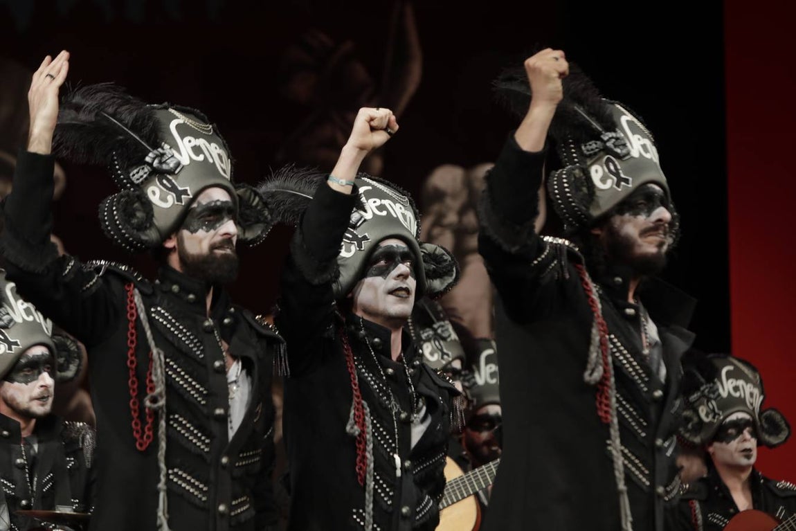 FOTOS: La antología de Juan Carlos Aragón levanta el Falla