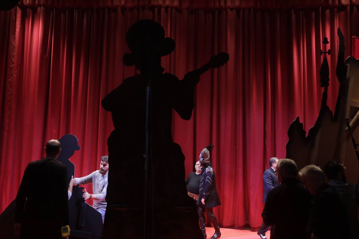 FOTOS: La antología de Juan Carlos Aragón levanta el Falla