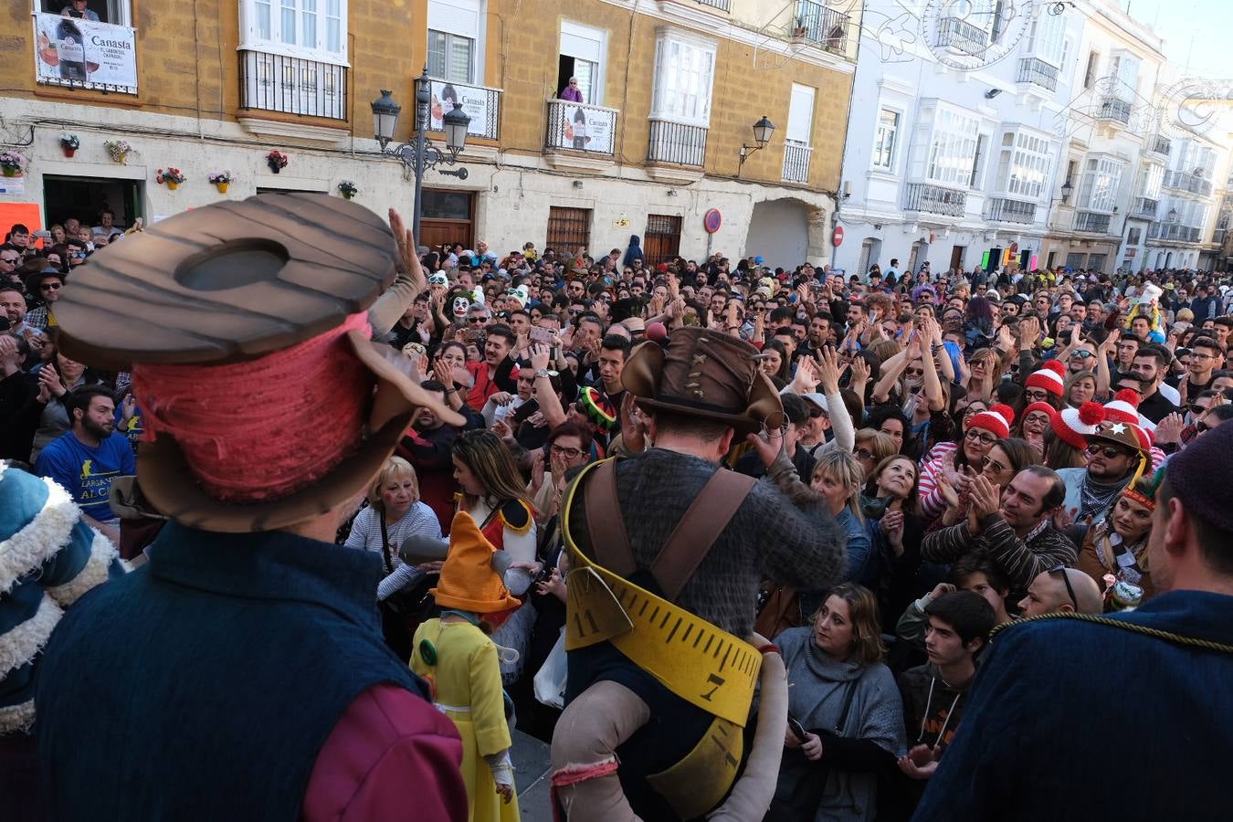 FOTOS: Gran ambiente en la Batalla de coplas del Carnaval de Cádiz 2020