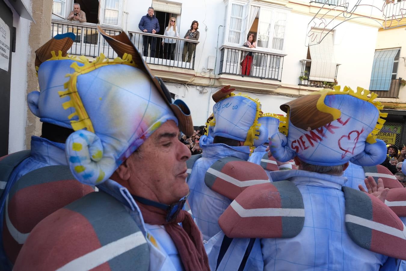 FOTOS: Gran ambiente en la Batalla de coplas del Carnaval de Cádiz 2020