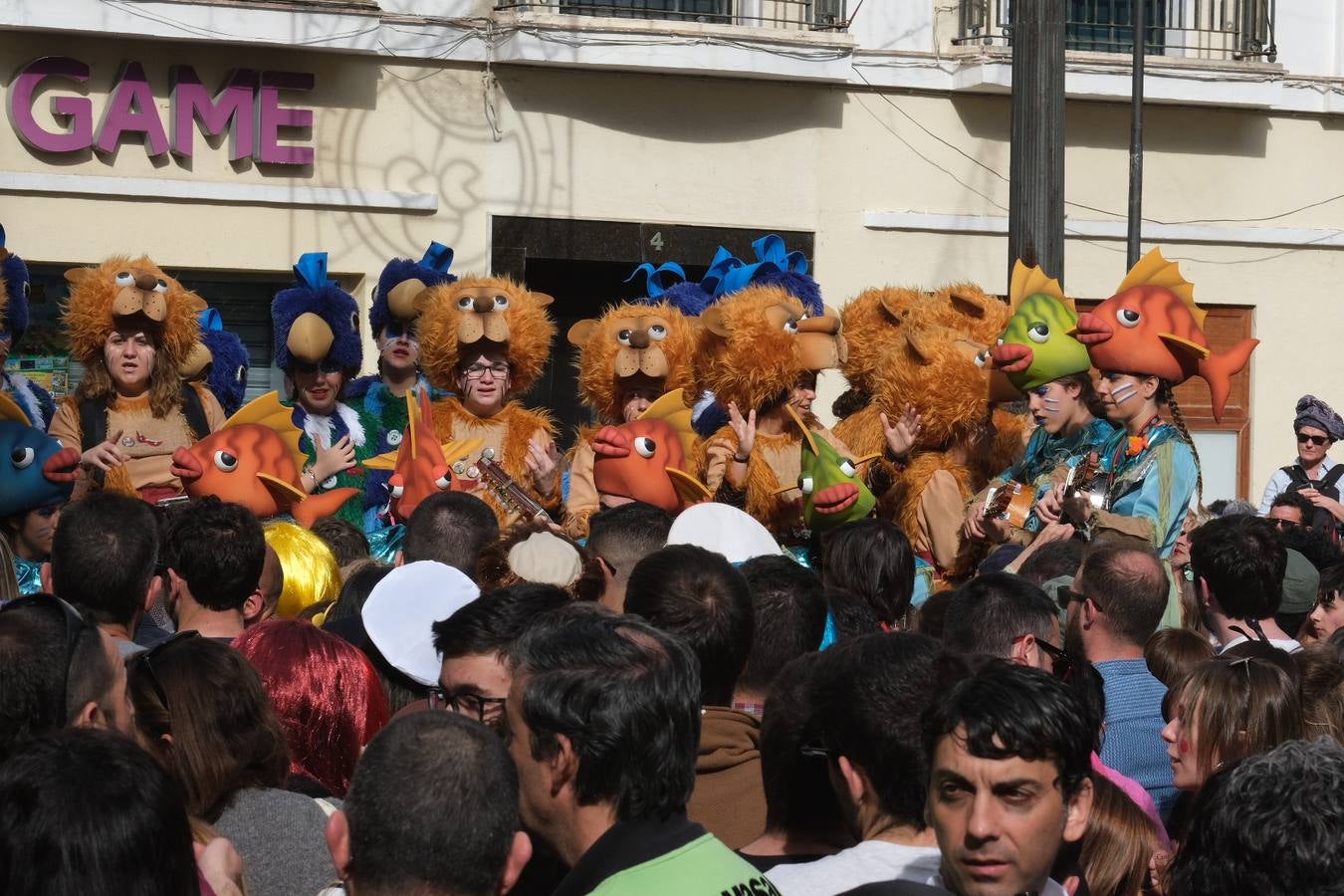 FOTOS: Gran ambiente en la Batalla de coplas del Carnaval de Cádiz 2020