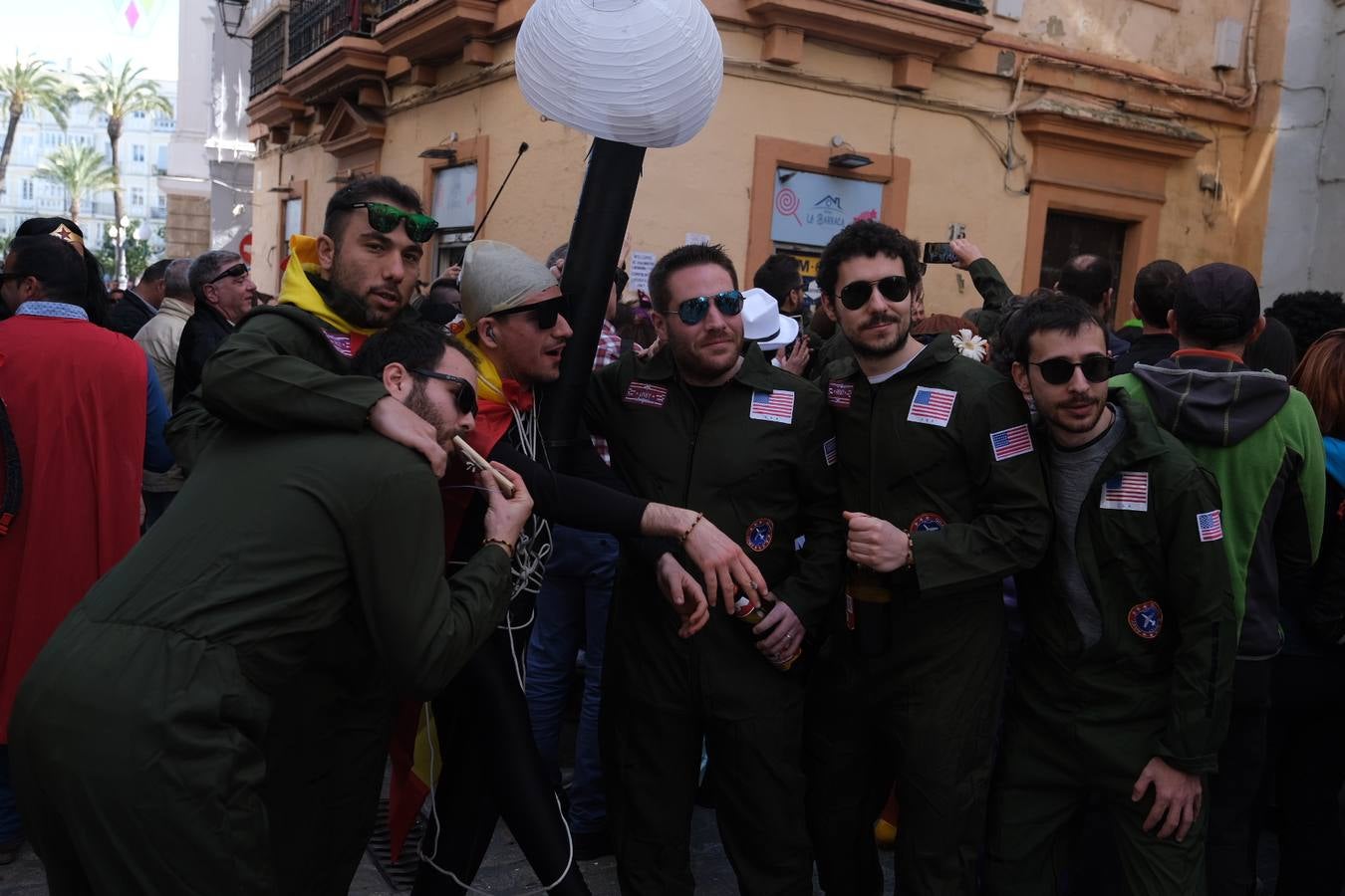 FOTOS: Gran ambiente en la Batalla de coplas del Carnaval de Cádiz 2020