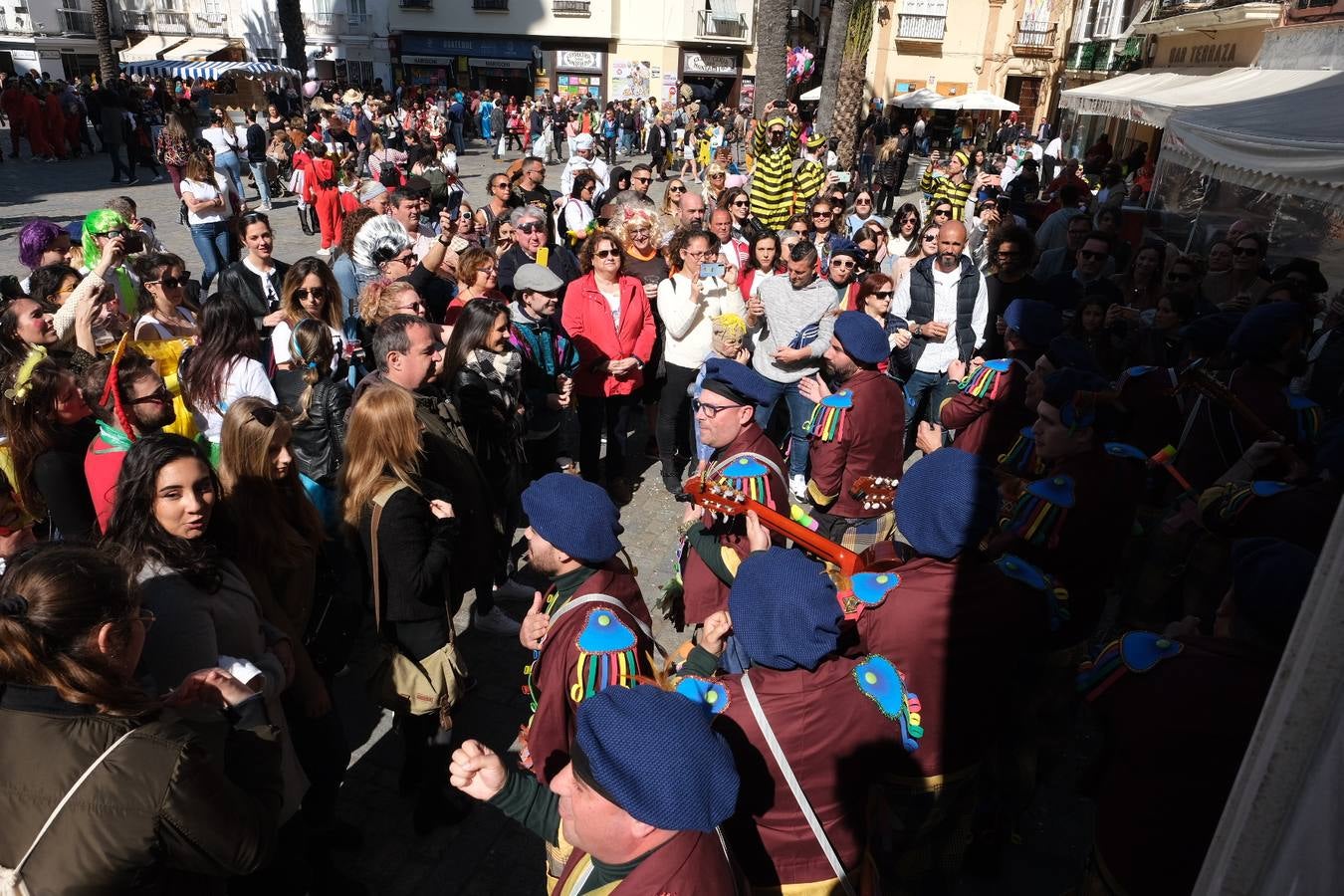 FOTOS: Gran ambiente en la Batalla de coplas del Carnaval de Cádiz 2020