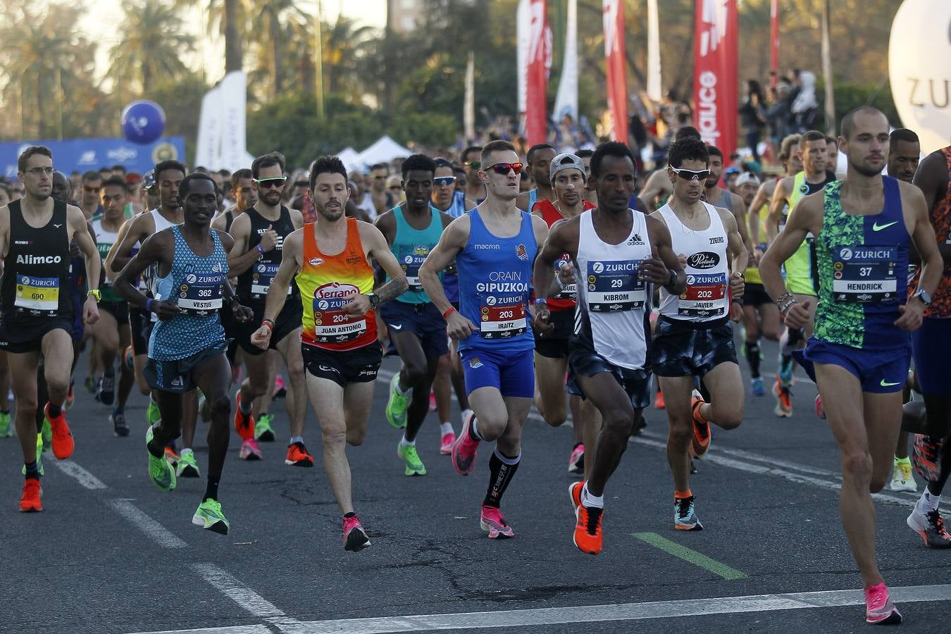 Gran ambiente en la salida del Zurich Maratón Sevilla 2020