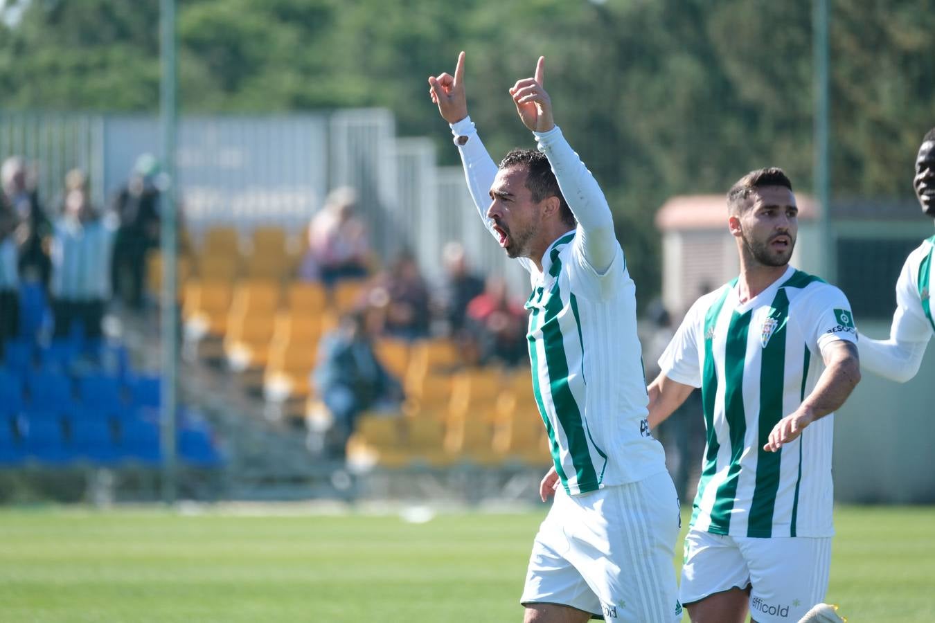 El Cádiz B-Córdoba CF y la afición blanquiverde, en imágenes