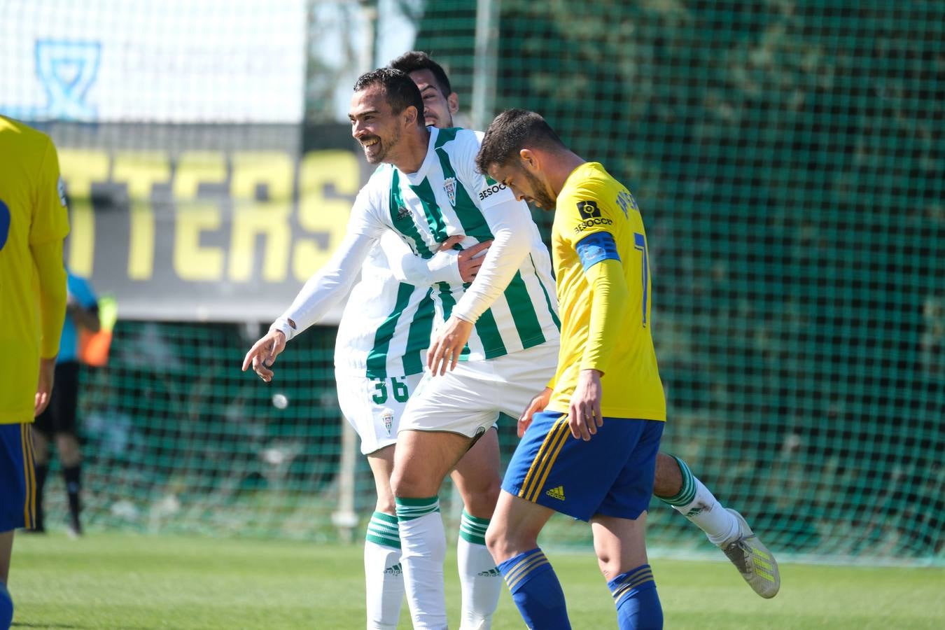 El Cádiz B-Córdoba CF y la afición blanquiverde, en imágenes