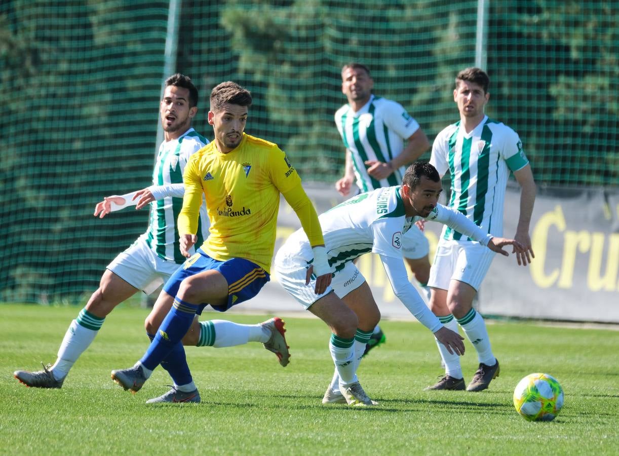 El Cádiz B-Córdoba CF y la afición blanquiverde, en imágenes