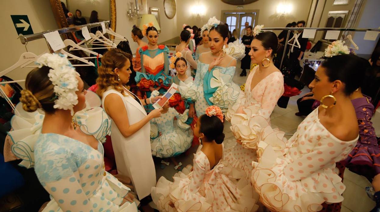 El desfile flamenco de Sara de Benítez en el Círculo de la Amistad, en imágenes