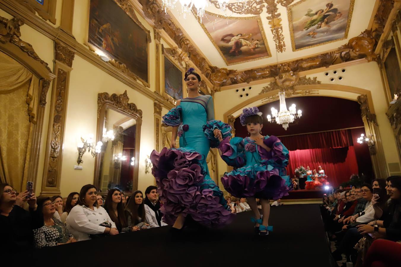 El desfile flamenco de Sara de Benítez en el Círculo de la Amistad, en imágenes