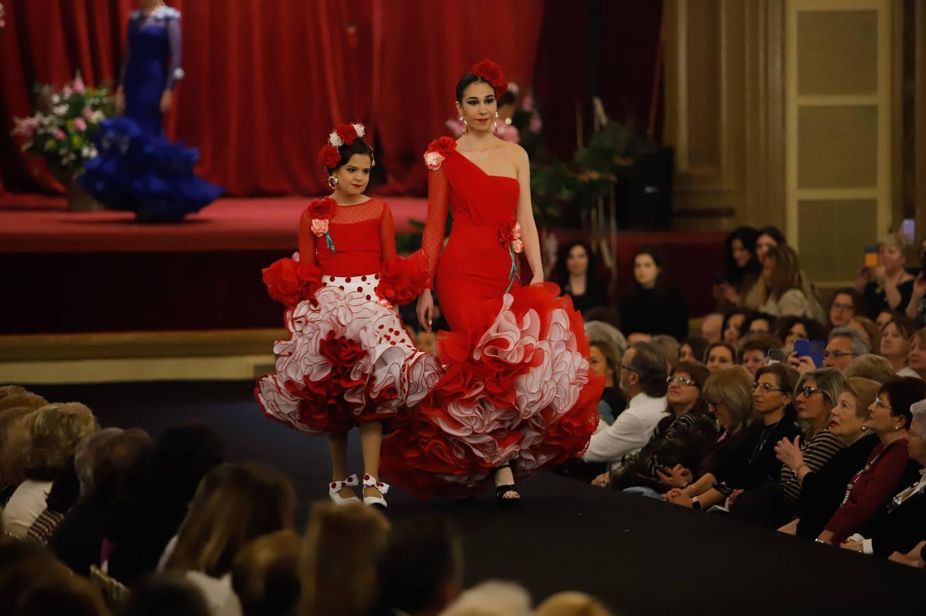 El desfile flamenco de Sara de Benítez en el Círculo de la Amistad, en imágenes