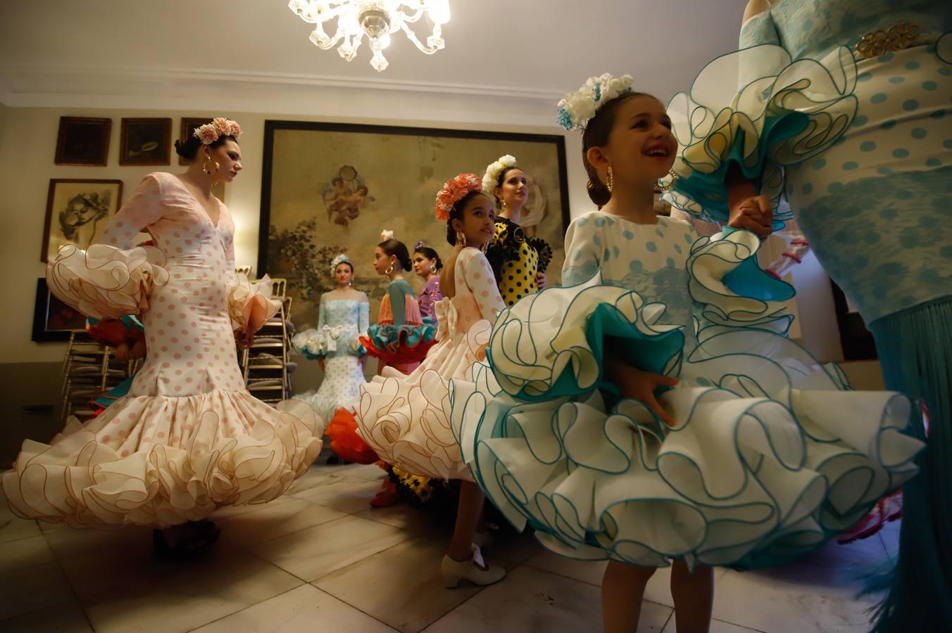 El desfile flamenco de Sara de Benítez en el Círculo de la Amistad, en imágenes