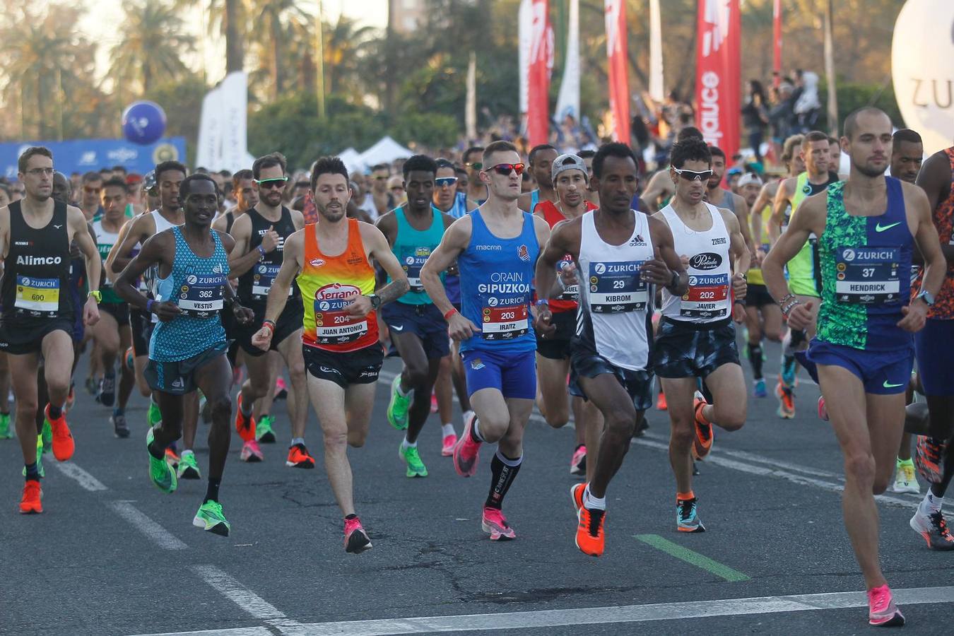 Gran ambiente en la salida del Zurich Maratón Sevilla 2020