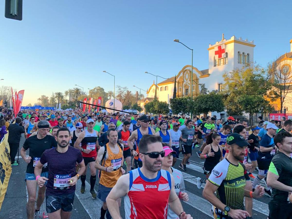 Gran ambiente en la salida del Zurich Maratón Sevilla 2020