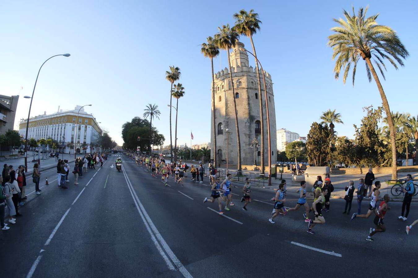 Gran ambiente en la salida del Zurich Maratón Sevilla 2020