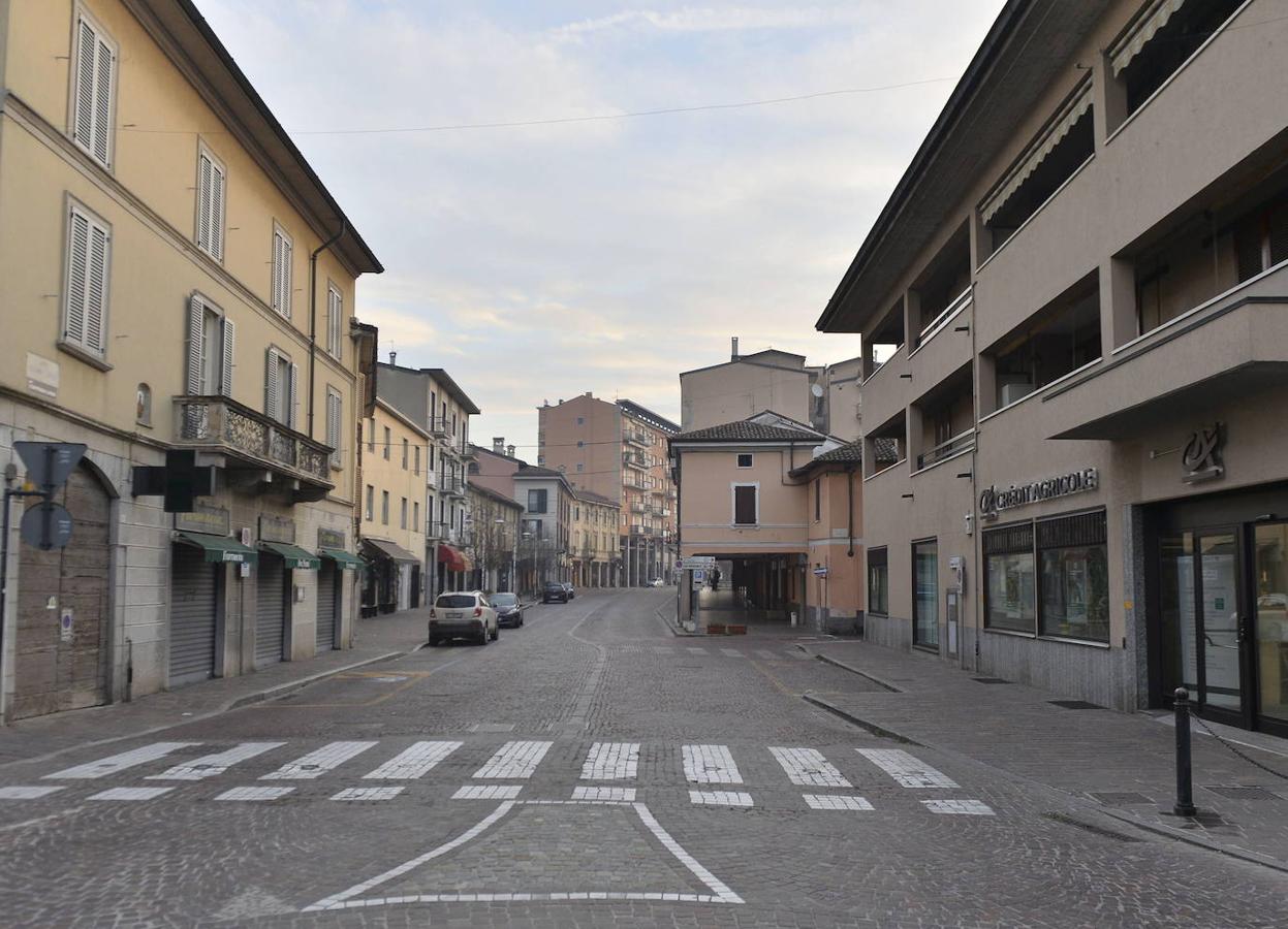 Las calles de la localidad de Casapusterlengo, Lombardía, vacías. 