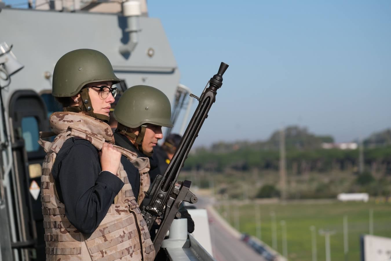 FOTOS: La ministra de Defensa participa en las maniobras Gruflex-20 en la Bahía de Cádiz