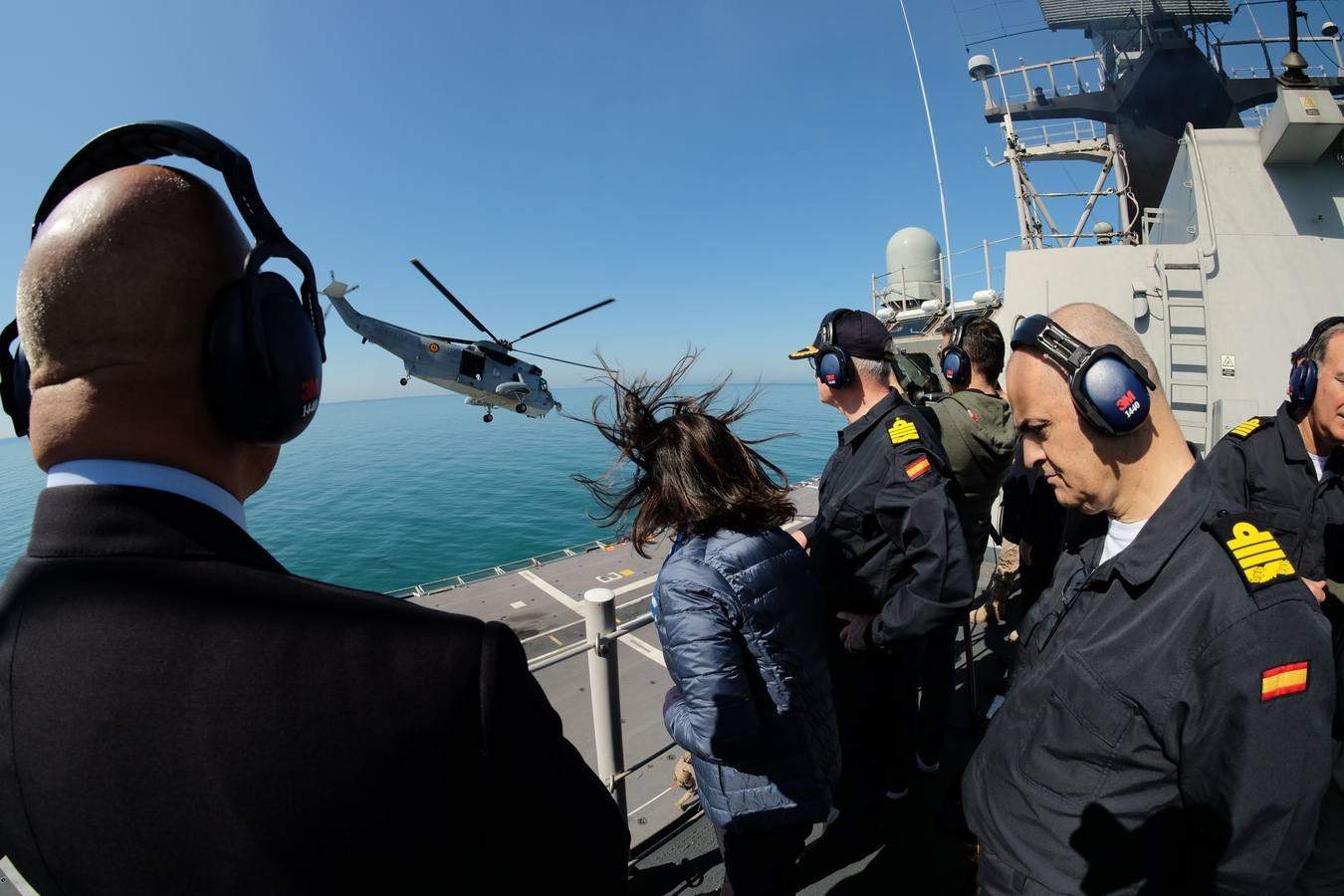 FOTOS: La ministra de Defensa participa en las maniobras Gruflex-20 en la Bahía de Cádiz