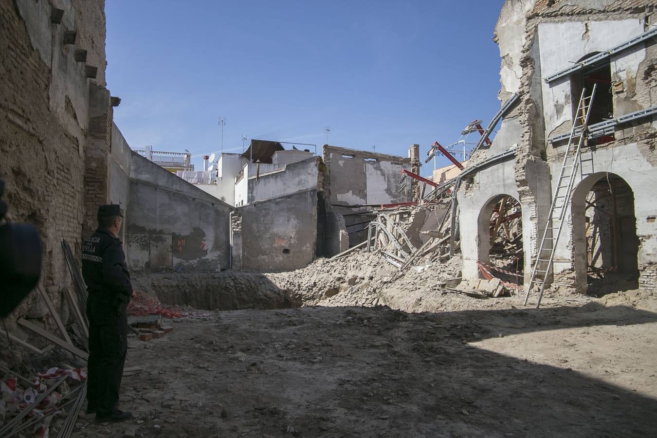 Imágenes del derrumbe que ha causado dos heridos en el Casco Histórico