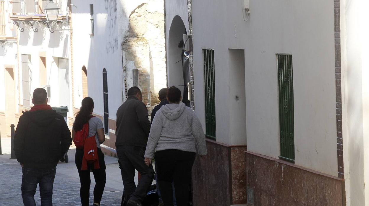 En imágenes, luto en Aznalcóllar por el asesinato machista