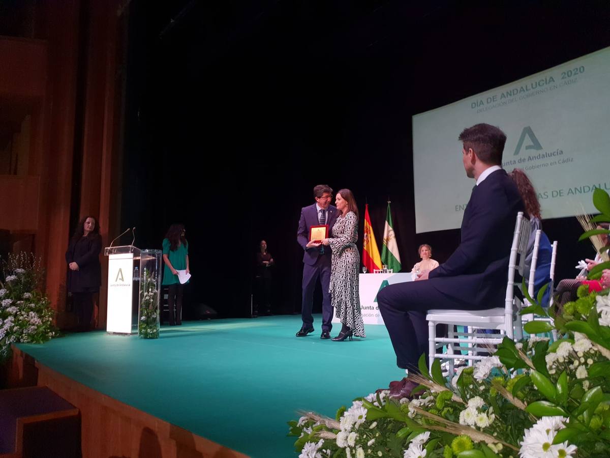 FOTOS: acto de entrega Banderas de Andalucía en el Teatro de las Cortes de San Fernando