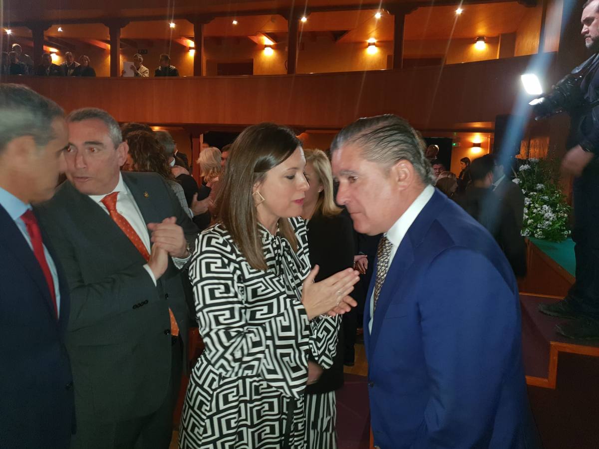 FOTOS: acto de entrega Banderas de Andalucía en el Teatro de las Cortes de San Fernando