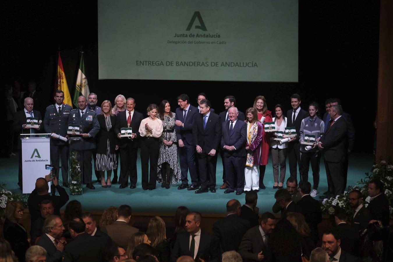 FOTOS: entrega de Banderas de Andalucía en el Teatro de Las Cortes de San Fernando